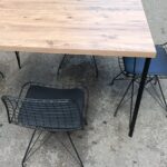 Ahşap desenli yemek masası